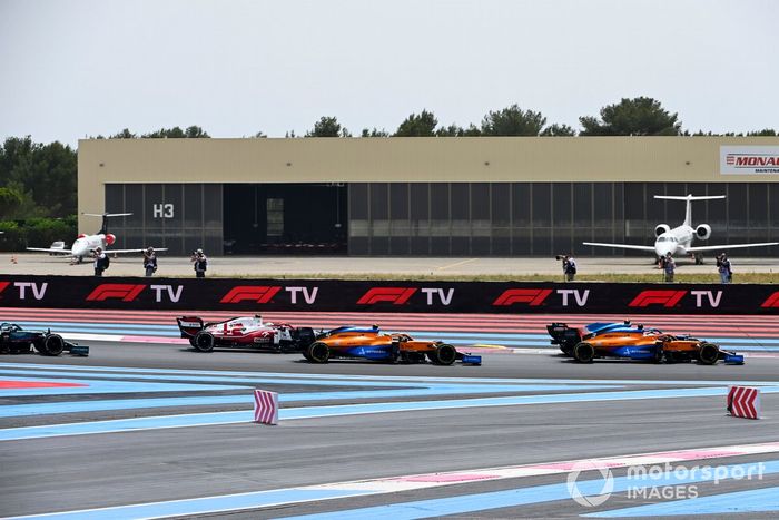 Daniel Ricciardo, McLaren MCL35M, Fernando Alonso, Alpine A521, Lando Norris, McLaren MCL35M, Antonio Giovinazzi, Alfa Romeo Racing C41