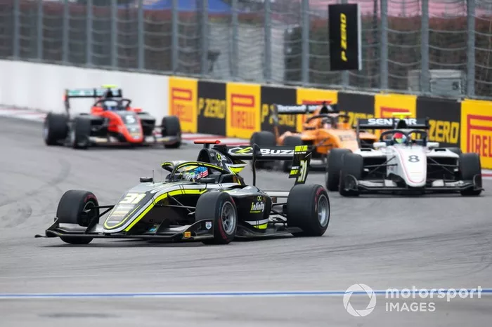 Logan Sargeant, Carlin Buzz Racing y Fabio Scherer, Sauber Junior Team by Charouz