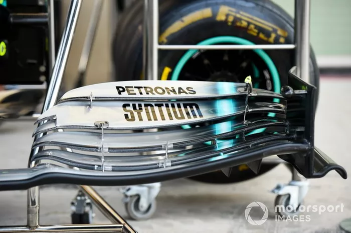 Detalle del alerón delantero del Mercedes AMG F1 W10  