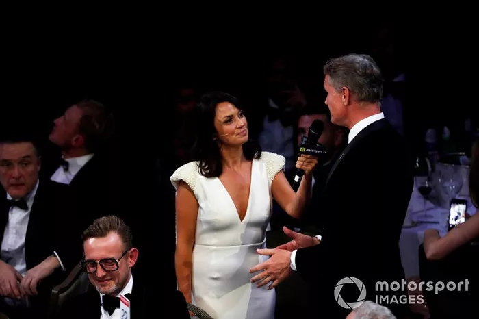 Presentatore David Coulthard viene intervistato