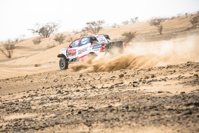 #304 Toyota Gazoo Racing: Giniel De Villiers, Alex Haro