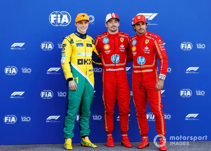 Los tres primeros clasificados Oscar Piastri, McLaren F1 Team, el hombre de la pole Charles Leclerc, Scuderia Ferrari, Carlos Sainz, Scuderia Ferrari