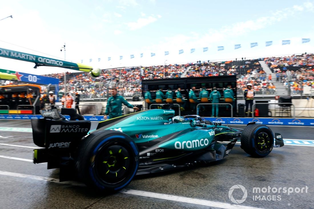 Lance Stroll, Aston Martin AMR24, sale del garaje