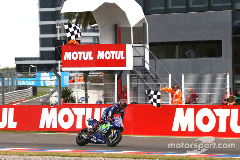 Maverick Viñales, Yamaha Factory Racing passeert de finishvlag