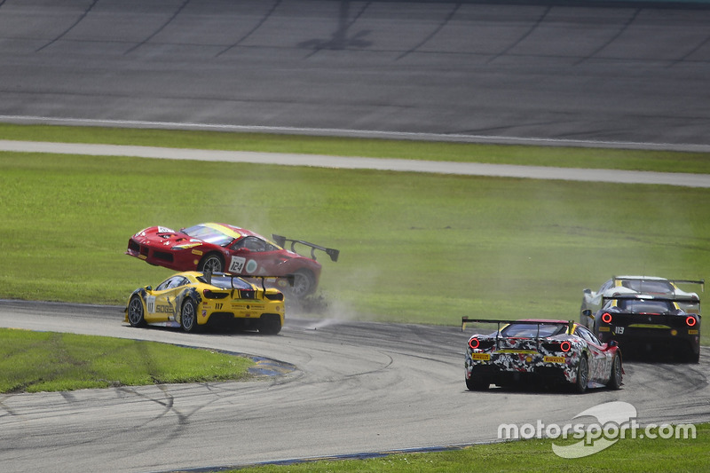 #124 Ferrari of Long Island Ferrari 488 Challenge: Jerome Jacalone, crash