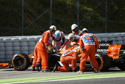 Фернандо Алонсо, McLaren MCL32, зупинився на трасі