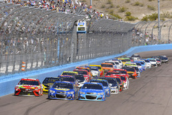 Kyle Busch, Joe Gibbs Racing, Toyota; Kyle Larson, Chip Ganassi Racing, Chevrolet; Chase Elliott, He