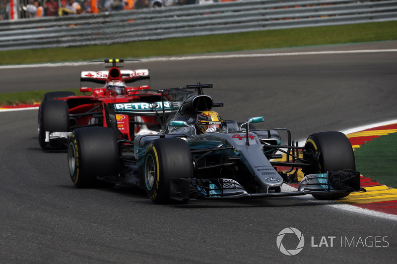 Lewis Hamilton, Mercedes-Benz F1 W08  and Kimi Raikkonen, Ferrari SF70H battle for position