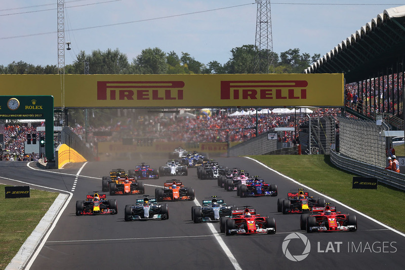 Sebastian Vettel, Ferrari SF70-H líder al inicio de la carrera