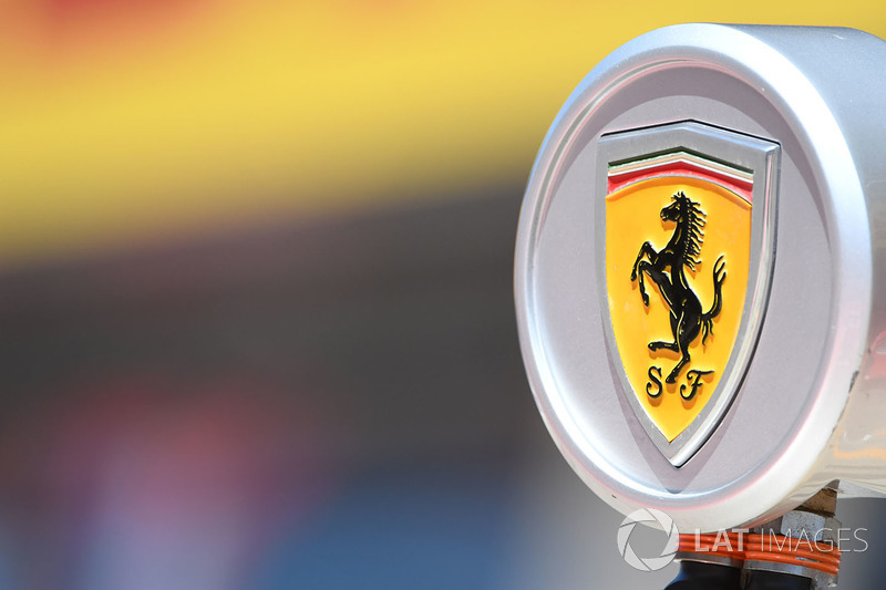 Лого Ferrari