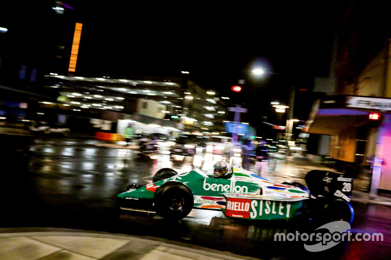 A Benetton F1 car in the streets of Adelaide