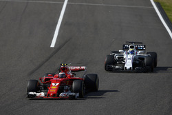 Kimi Raikkonen, Ferrari SF70H, Felipe Massa, Williams FW40