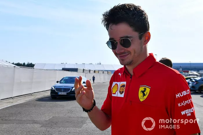 Charles Leclerc chegou badalado à Ferrari neste ano e mostrou resultado desde o início. Apesar de alguns erros, nada indica que ele tenha deixado de ser visto como o futuro da equipe. Seu contrato vai até 2022.
