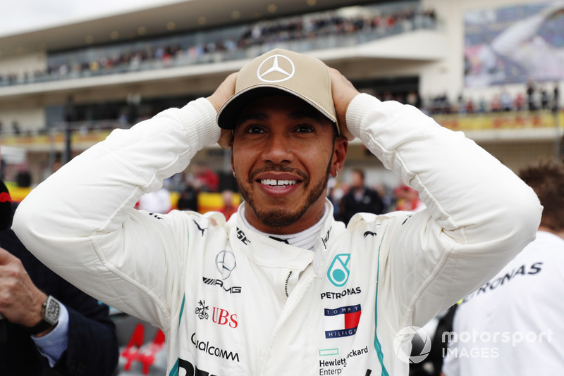 Lewis Hamilton, Mercedes AMG F1, festeggia dopo aver conquistato la Pole Position