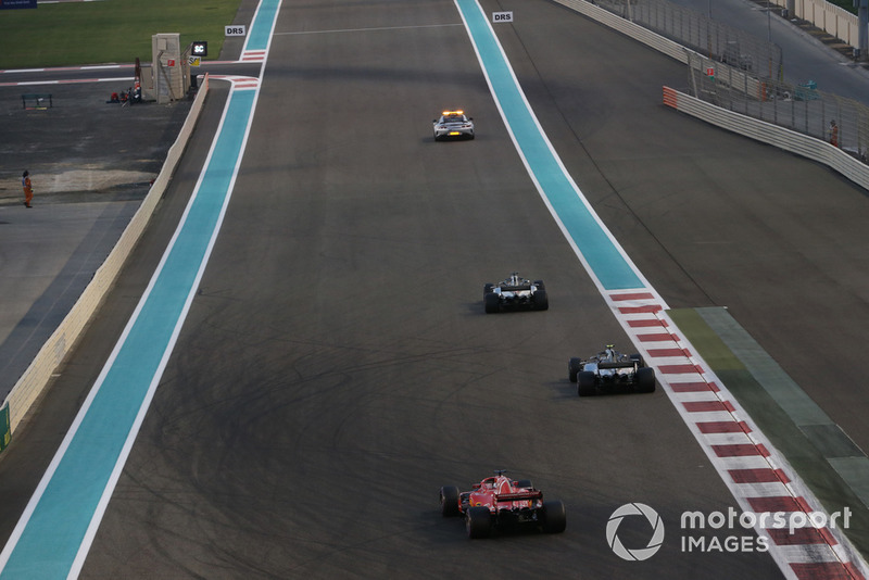 Льюіс Хемілтон, Валттері Боттас, Mercedes AMG F1 W09, Себастьян Феттель, Ferrari SF71H