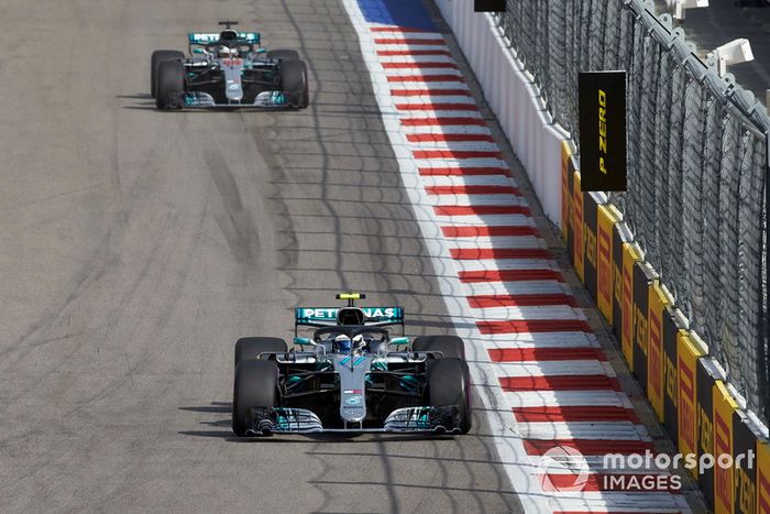 Valtteri Bottas, Mercedes AMG F1, Lewis Hamilton, Mercedes AMG F1