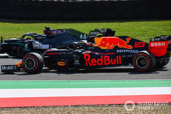 Lewis Hamilton, Mercedes F1 W11, Alex Albon, Red Bull Racing RB16