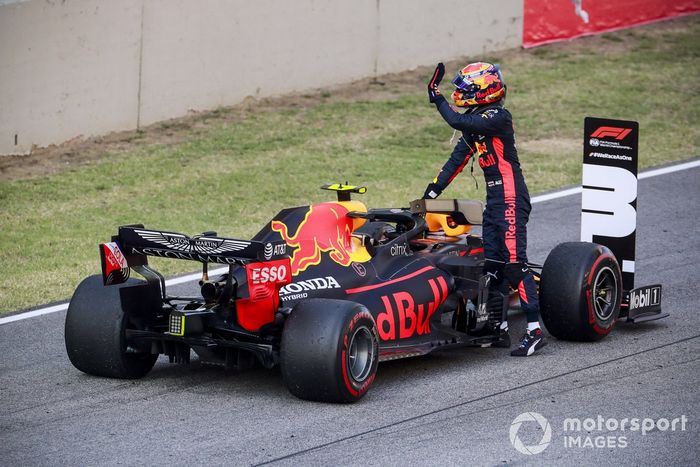 Tercer lugar Alex Albon, Red Bull Racing celebra en Parc Ferme 