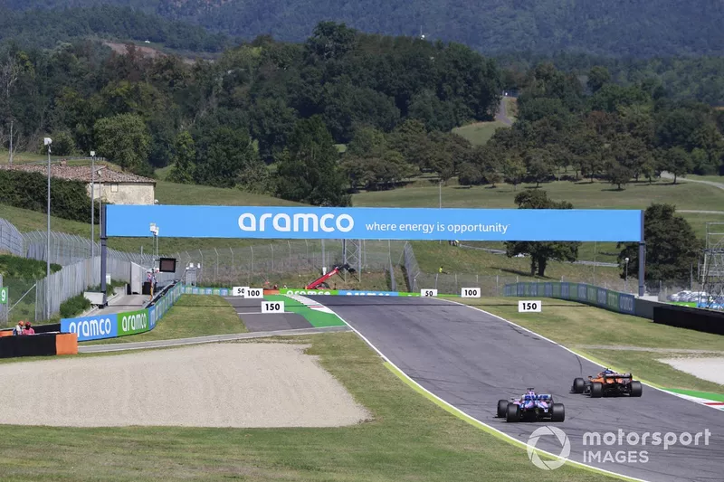 Lando Norris, McLaren MCL35, Sergio Perez, Racing Point RP20