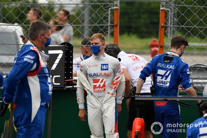 Mick Schumacher, Haas F1, en la parrilla de salida