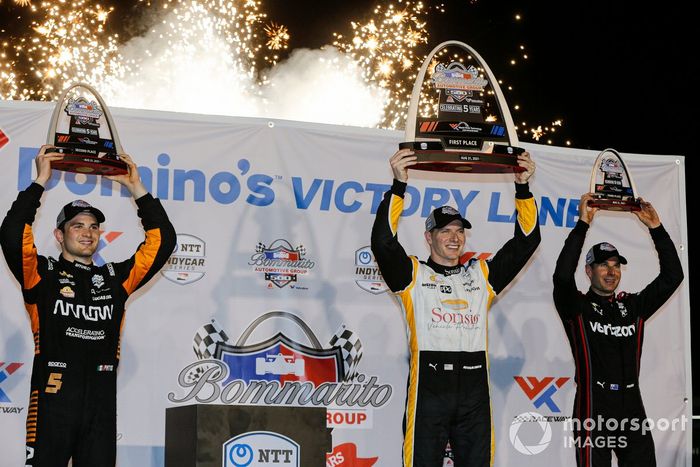 Ganador Josef Newgarden, Team Penske Chevrolet, segundo lugar Patricio O'Ward, Arrow McLaren SP Chevrolet, tercer lugar Will Power, Team Penske Chevrolet