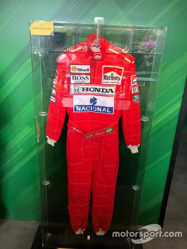 Un buzo antiflama de Ayrton Senna de sus años en McLaren