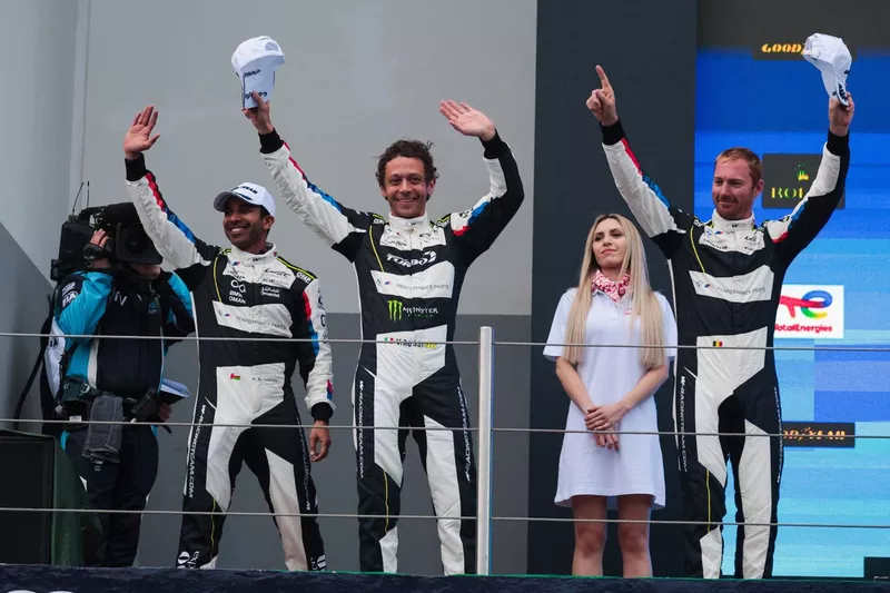 Podio GT: #46 Team WRT BMW M4 LMGT3: Ahmad Al Harthy, Valentino Rossi, Maxime Martin