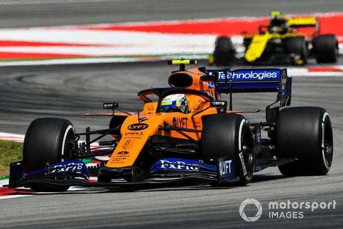 Lando Norris, McLaren MCL34, Nico Hulkenberg, Renault R.S. 19