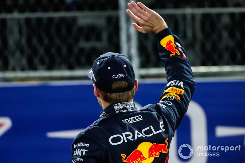 Le champion du monde Max Verstappen, Red Bull Racing, fait la fête au Parc Ferme