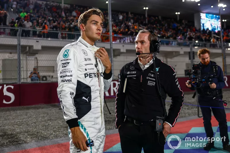 George Russell, Mercedes-AMG F1 Team, sur la grille de départ 