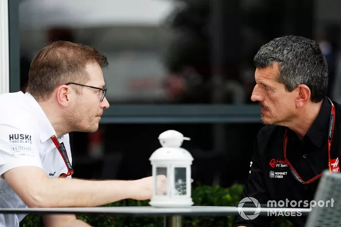 Andreas Seidl, Team Principal, McLaren, e Guenther Steiner, Team Principal, Haas F1 Team