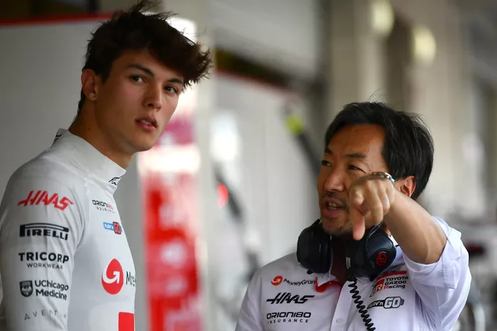 Oliver Bearman, Haas F1 Team, Ayao Komatsu, Haas F1 Team