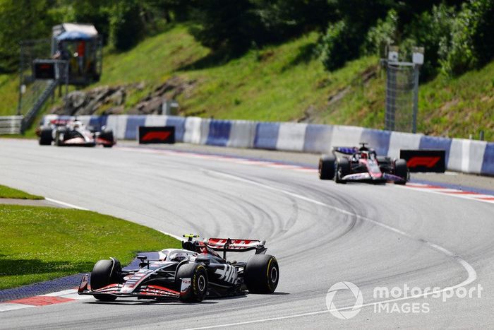 Nico Hulkenberg, Haas VF-24, Esteban Ocon, Alpine A524, Kevin Magnussen, Haas VF-24