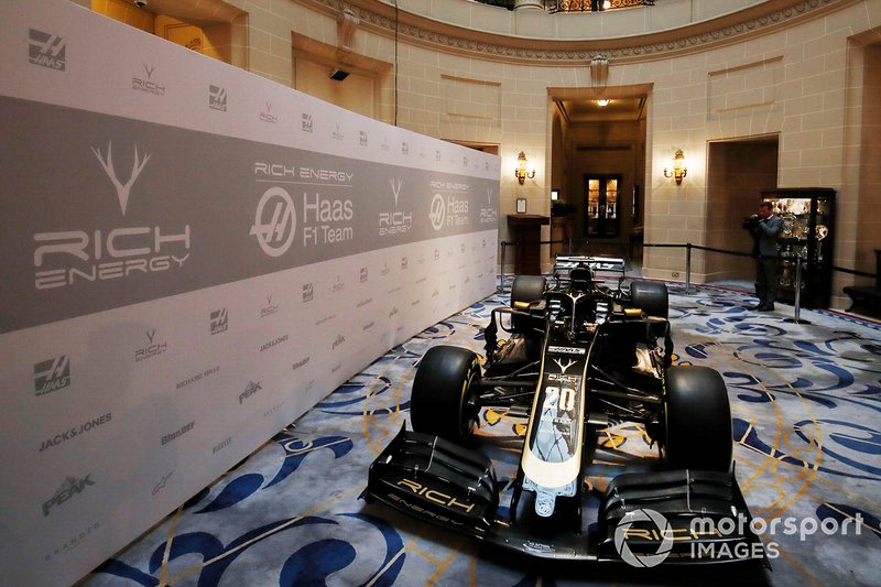 Haas F1 Team VF-18 con nueva decoración 2019