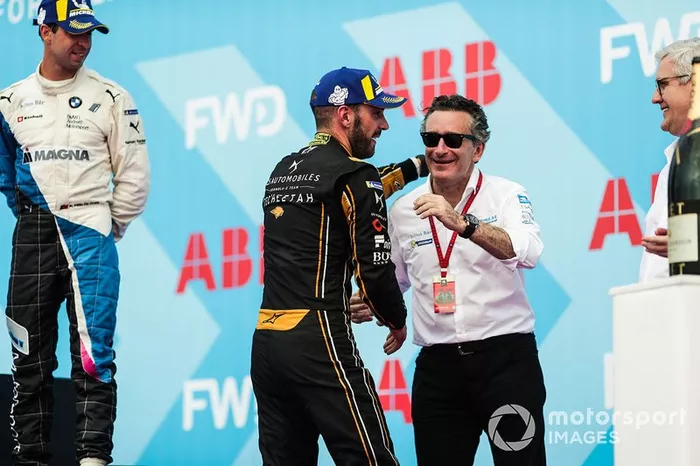 Jean-Eric Vergne, DS TECHEETAH, hugs Alejandro Agag, CEO, Formula E 