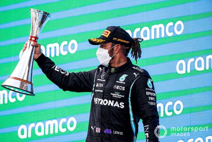 Podio: ganador de la carrera Lewis Hamilton, Mercedes