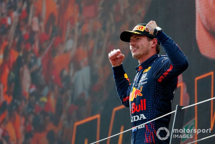 Podio: ganador Max Verstappen, Red Bull Racing