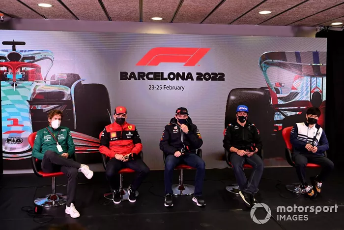 Sebastian Vettel, Aston Martin, Charles Leclerc, Ferrari, Max Verstappen, Red Bull Racing, Fernando Alonso, Alpine F1 Team, Yuki Tsunoda, Scuderia AlphaTauri, en la rueda de prensa