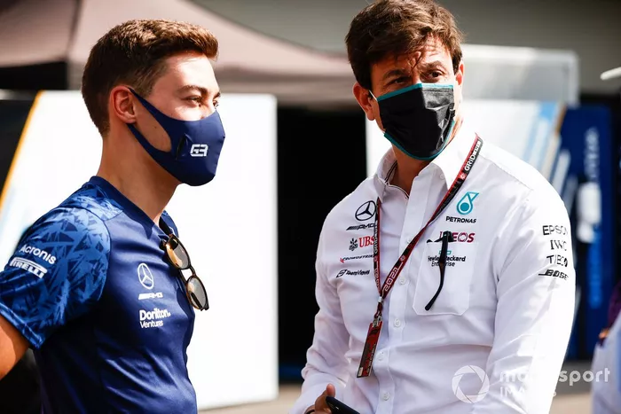 George Russell, Williams y Toto Wolff, director del equipo y consejero delegado de Mercedes AMG 