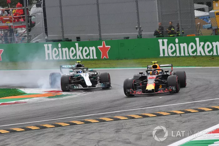 Valtteri Bottas, Mercedes AMG F1 W09 y Max Verstappen, Red Bull Racing RB14 