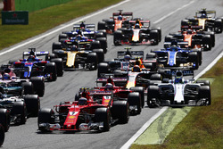 Start des Rennens: Felipe Massa, Williams FW40, neben der Strecke