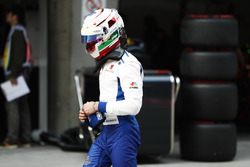 Antonio Giovinazzi, Sauber, returns ton his pit garage after an accident in qualifying
