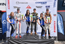 Podium: racewinnaar Robert Megennis, Team Pelfrey, tweede plaats Oliver Askew, Cape Motorsports, der