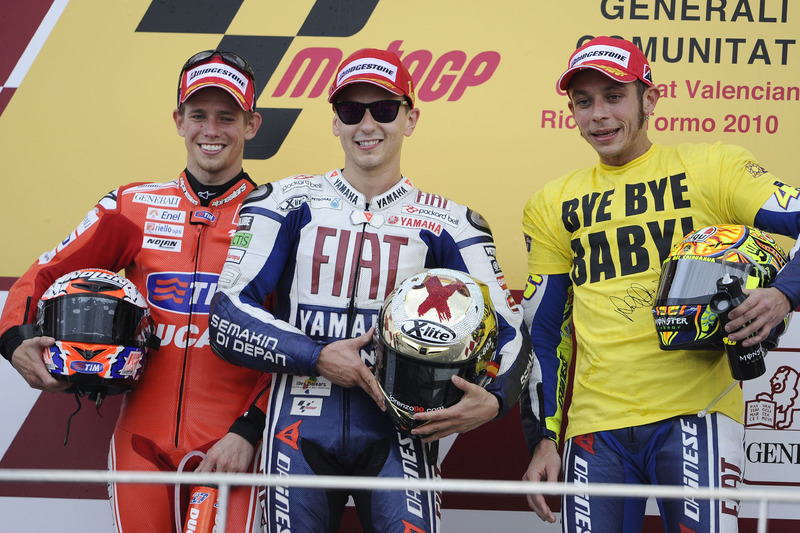 Podium : Le vainqueur  Jorge Lorenzo, Yamaha, le deuxième Casey Stone, Ducati, le troisième Valentino Rossi, Yamaha