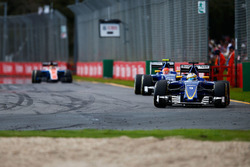 Marcus Ericsson, Sauber C35 lidera a su compañero Felipe Nasr, Sauber C35