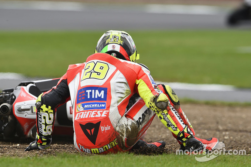 Crash Andrea Iannone, Ducati Team