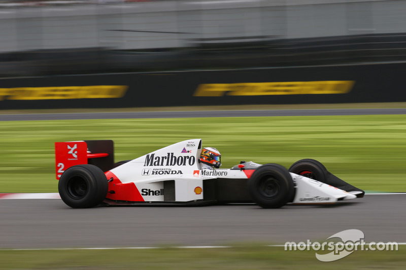 Stoffel Vandoorne,Piloto de prueba y de reserva de McLaren, en el coche de Alain Prost McLaren MP4/5