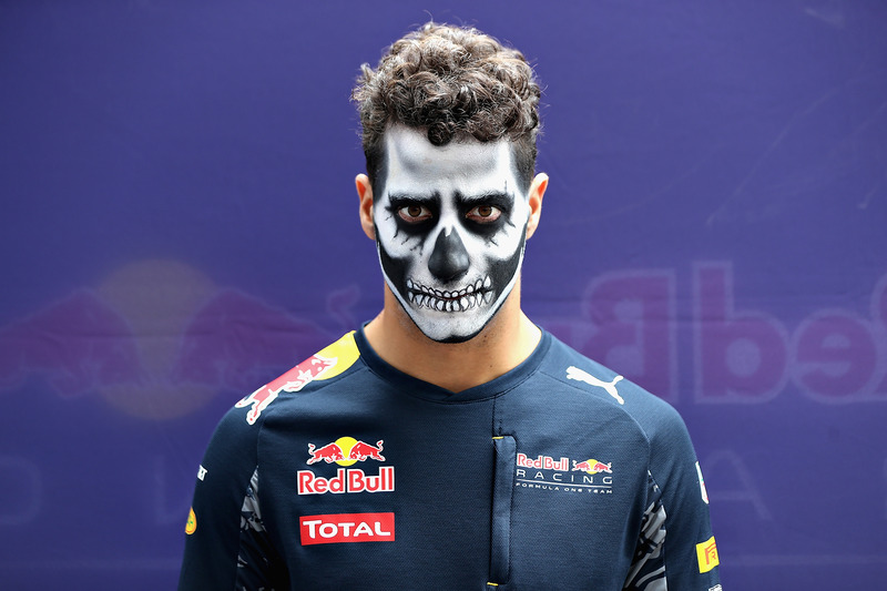 Daniel Ricciardo, Red Bull Racing llega al circuito pintado como catrín del Dia de Muertos