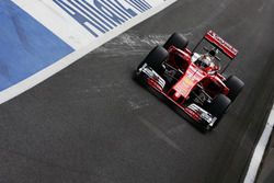 Sebastian Vettel, Ferrari SF16-H removes a tear off visor from his helmet