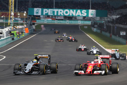 (L to R): Sergio Perez, Sahara Force India F1 VJM09 and Kimi Raikkonen, Ferrari SF16-H battle for position